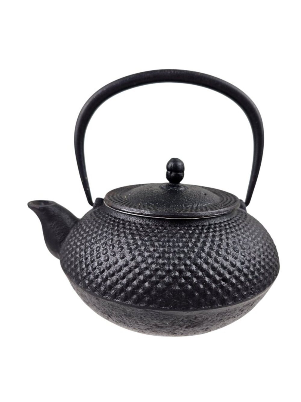 Small Black Cast Iron Teapot w/ Infuser – Textured Japanese‑Style Design
